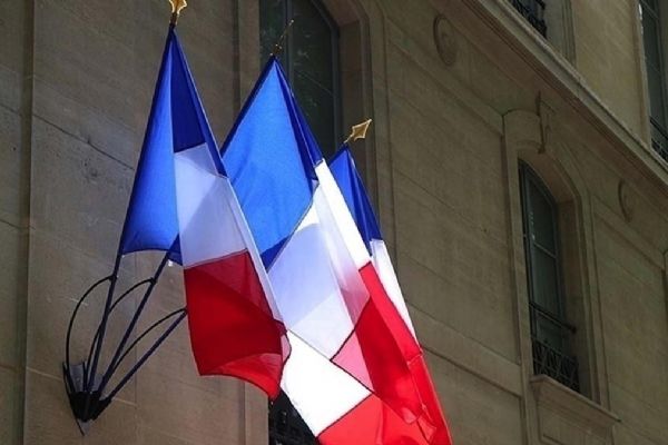 Fransa'da skandal! Yeni Kaledonya'ya giden Azerbaycanlı muhabiri sınır dışı etti