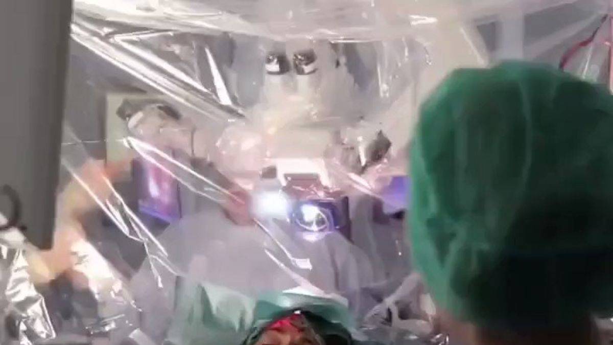 Beyin ameliyatı olurken keman çaldı