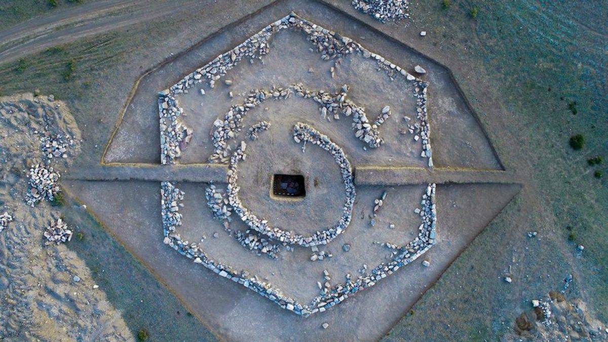 Türk tarihinde ilk: 3 bin 800 yıllık kurgan bulundu