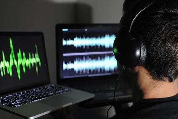 İspanya iki istihbarat görevlisini gizlice sınır dışı etti