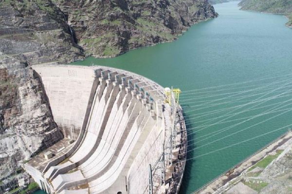 Türkiye'nin en büyük ikinci hidroelektrik santrali Karakaya HES'in türbinlerinde hummalı çalışma