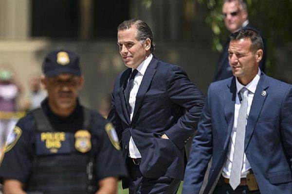 Biden'ın oğlu Hunter, vergi kaçırma ve evrakta sahtecilikle suçlanıyor