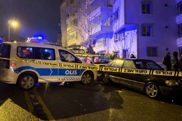 Kız arkadaşını silahla yaraladı, sonra intihar etti