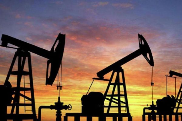 Nijerya'daki petrol rafinerisi 1 milyon varillik ilk sevkiyatı teslim aldı