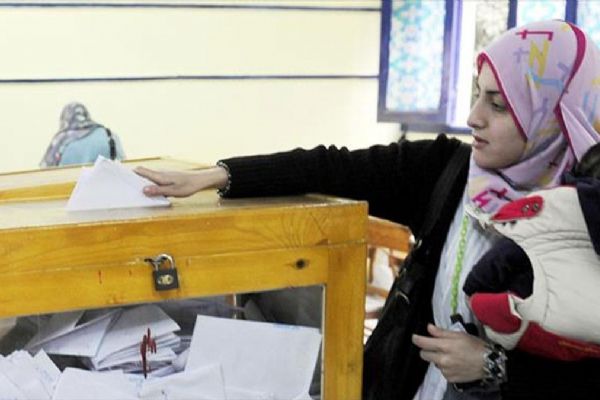 Mısırlı seçmenler yeni Cumhurbaşkanı'nı seçmek için sandık başına gitti