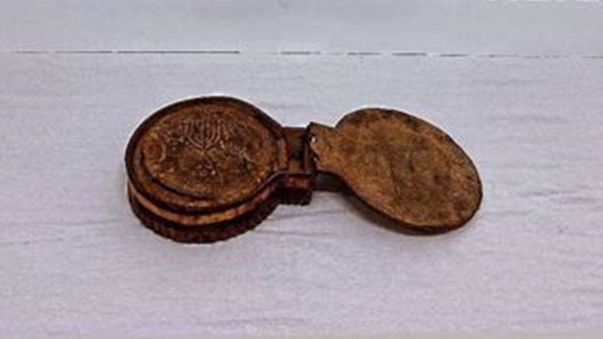 1400 yıllık altın yazmalı kitap ele geçirildi