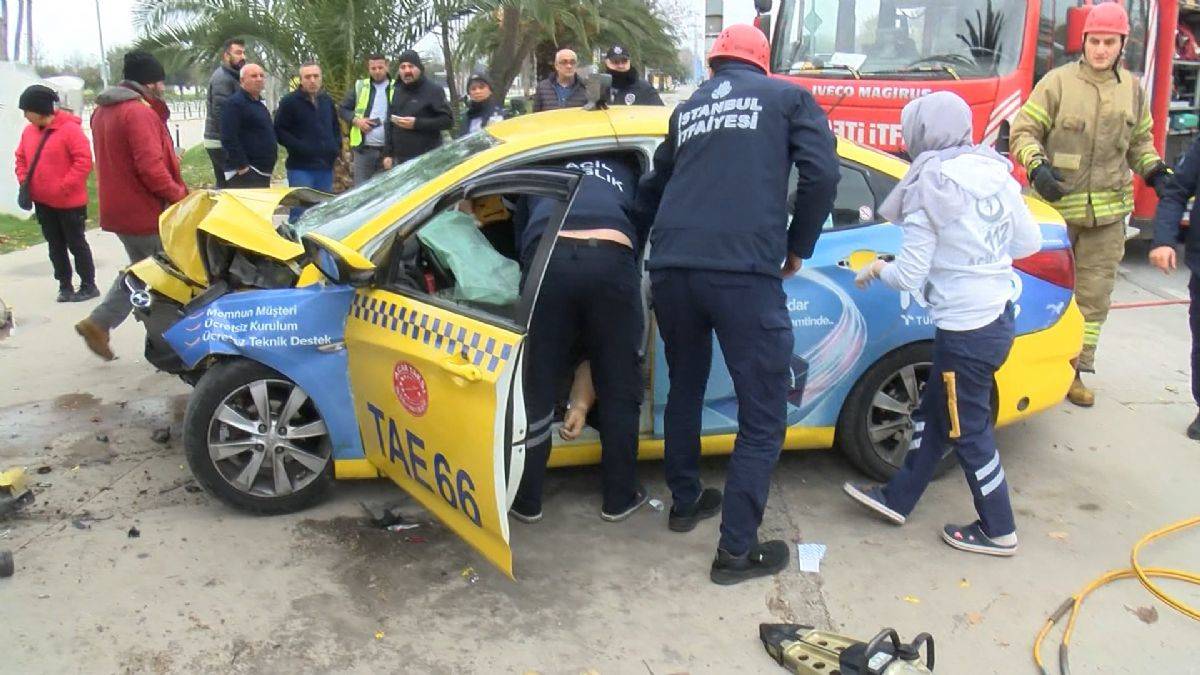 Kaza yapan taksiciye dakikalarca kalp masajı yapıldı