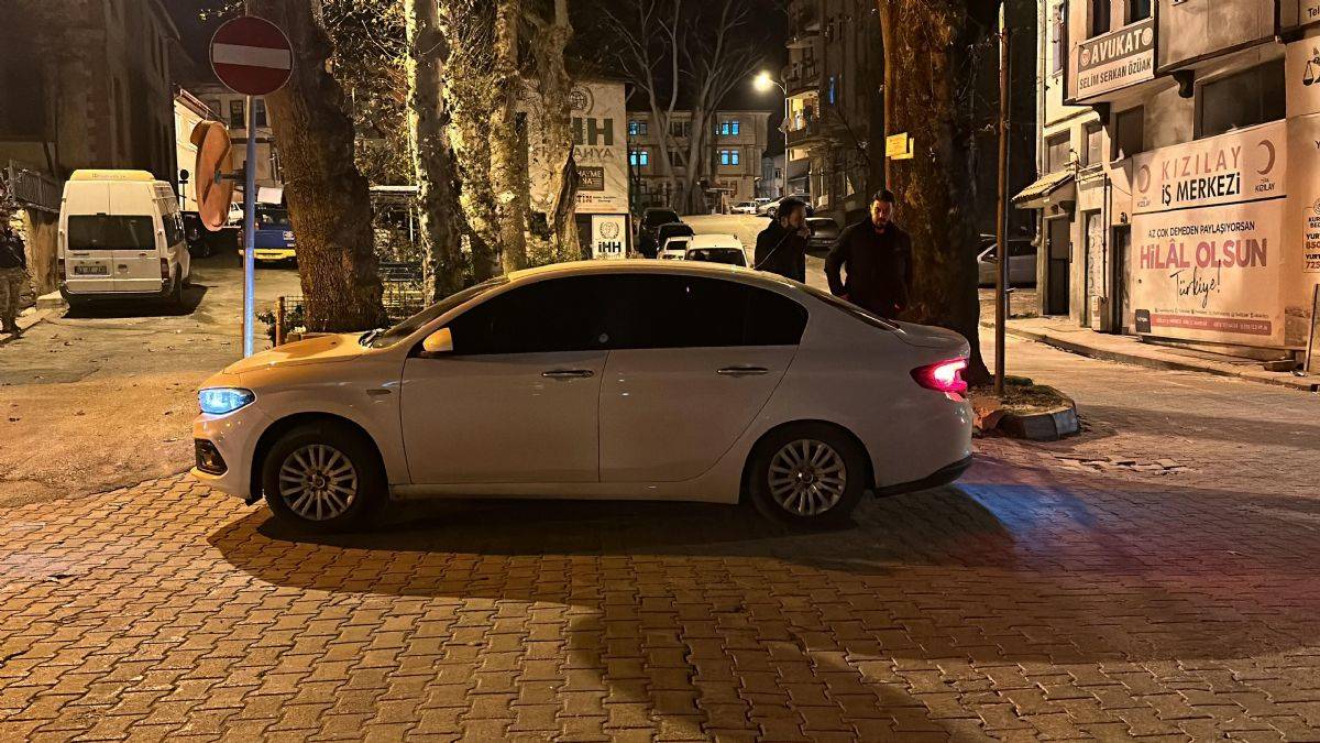 Astsubay trafikte tartıştığı genci vurdu