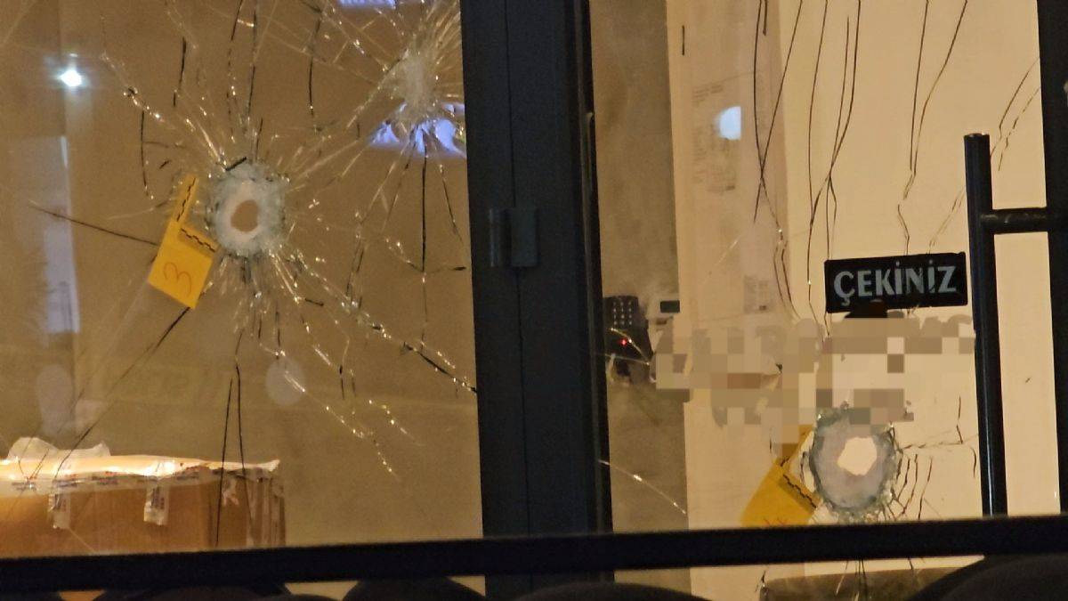 Starbucks şubesine silahlı saldırı