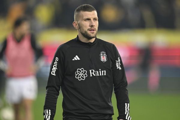 Beşiktaş'ta gelen gideni arattı!