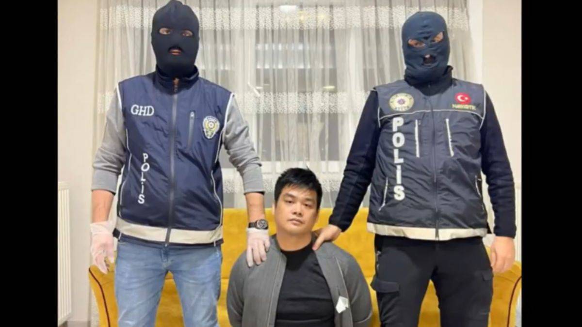 Kırmızı Bülten ile aranan 2 kişi daha yakalandı
