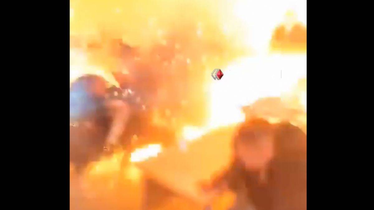 Meclis toplantısında 3 el bombası patlattı!