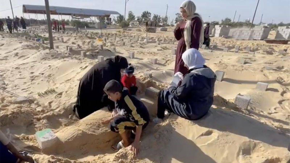 Gazze'de sokaklar mezarlıklara dönüştü