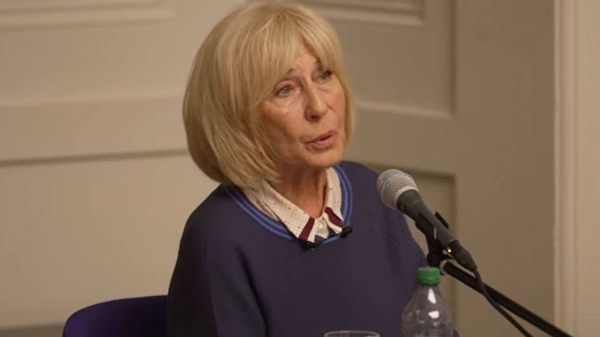 Ayşe Kulin uyardı: 'Birisi bize kendinize gelin diyor'