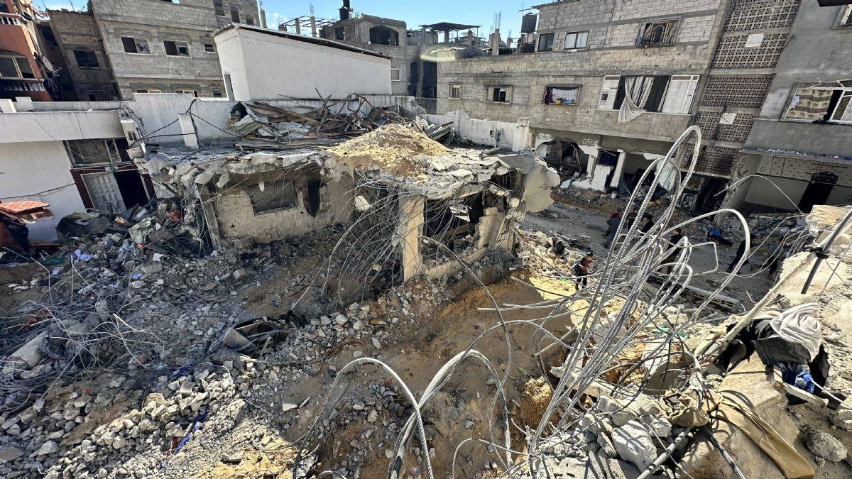 Filistinli gazeteci: İsrail onlarca kişiyi diri diri gömdü