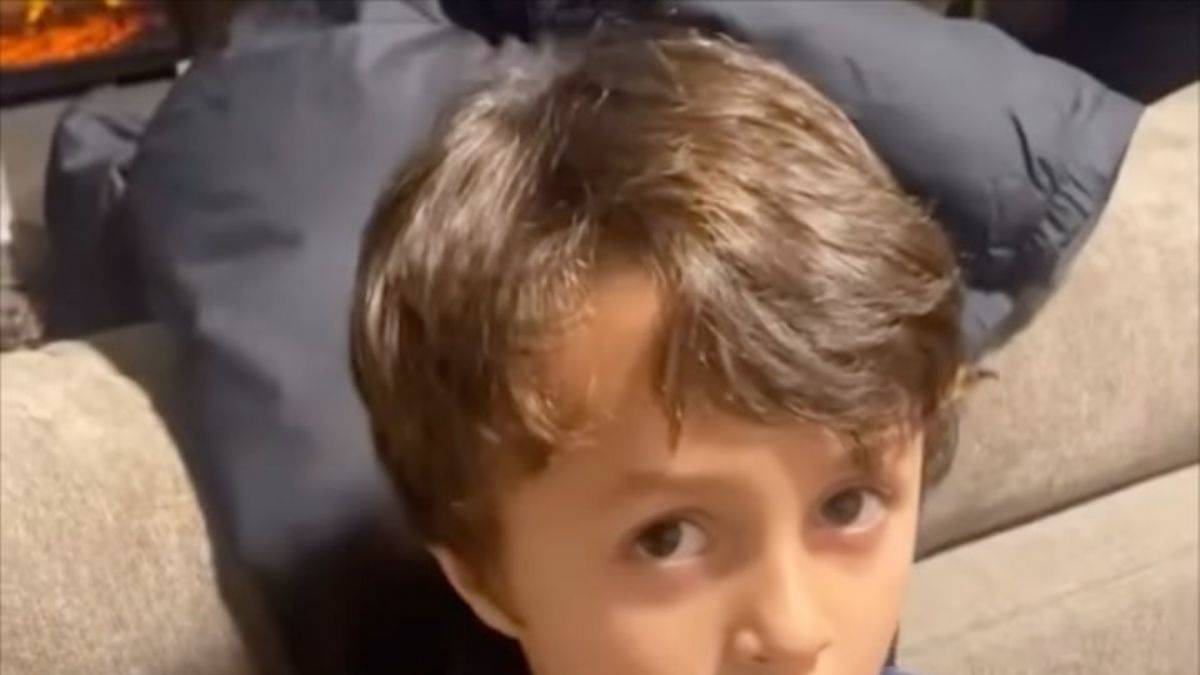 Anne, çocuğunun Starbucks'a gitme tepkisini test ediyor