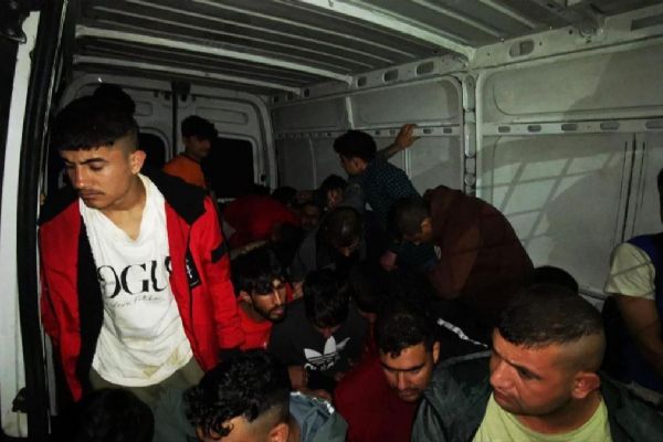 Edirne'de 13 düzensiz göçmen yakalandı