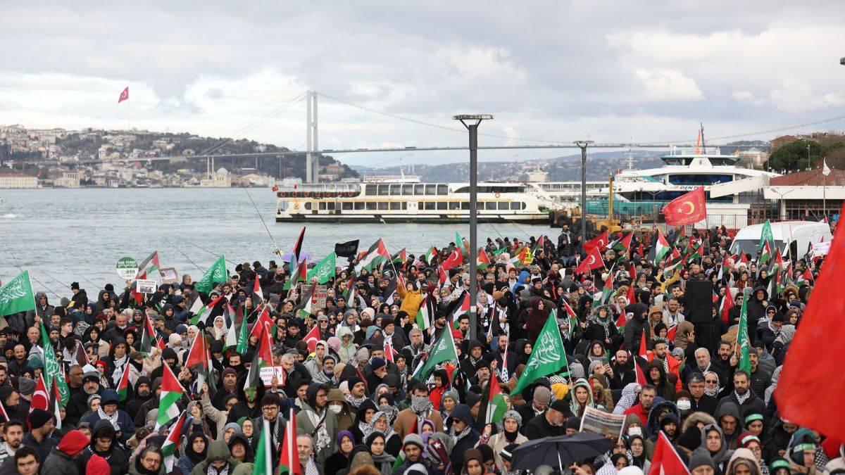 On binler, Üsküdar’da Filistin’e destek için yürüdü