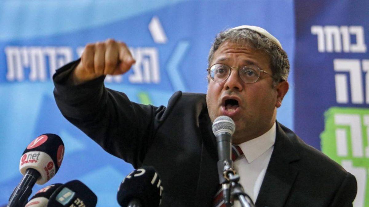 'Takım elbiseli terörist' alay konusu oldu