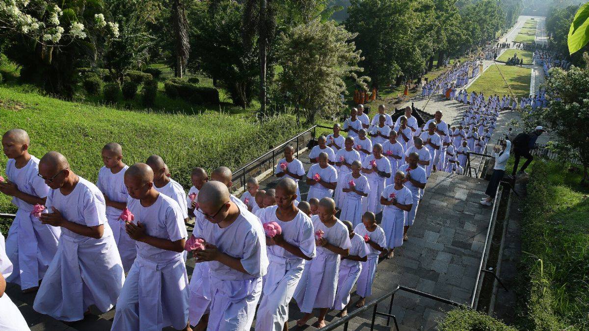 Dünyanın en büyük Budist tapınağında ayin