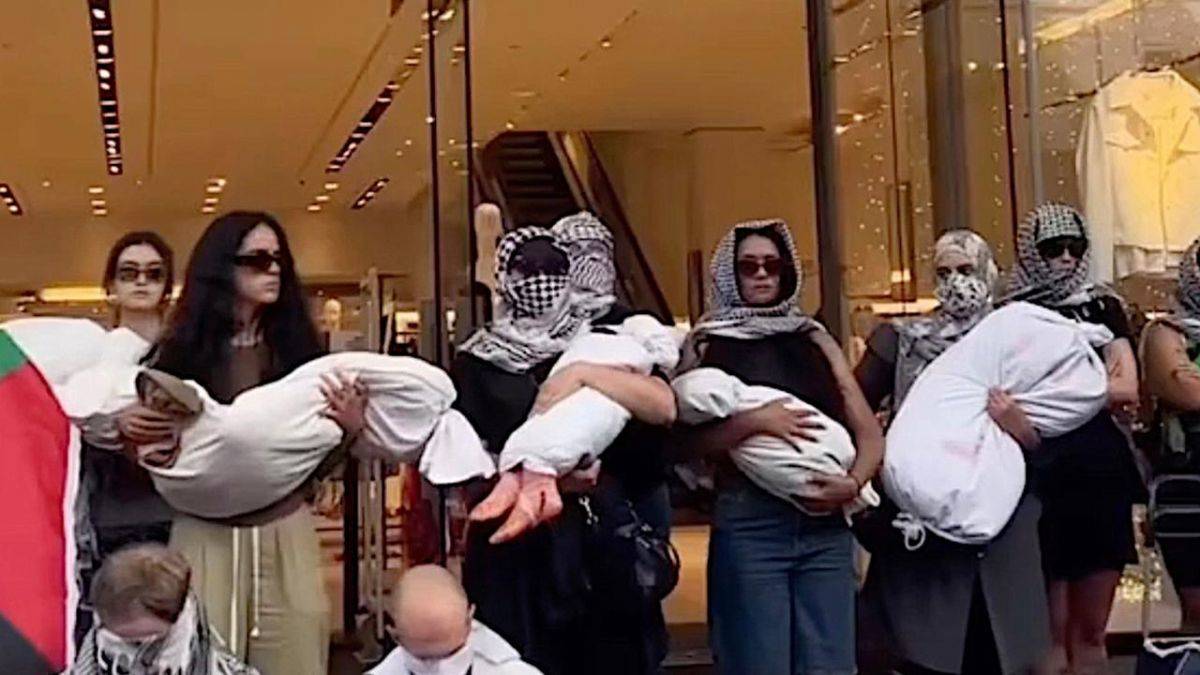 Ünlü giyim markası protesto edildi