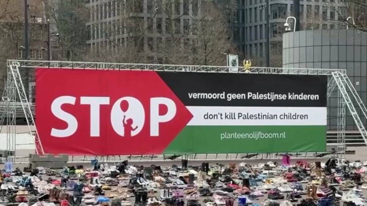 Hollanda'da, İsrail'in katlettiği Filistinli çocuklar için yaklaşık 8 bin çift ayakkabı bırakıldı