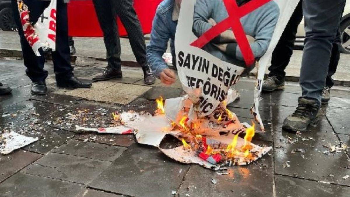 DEM Parti önünde Öcalan'ın fotoğrafları yakıldı