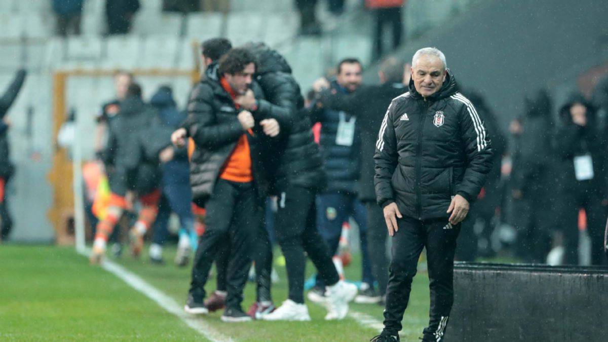 Beşiktaş'ta 43 gün sonra ayrılık