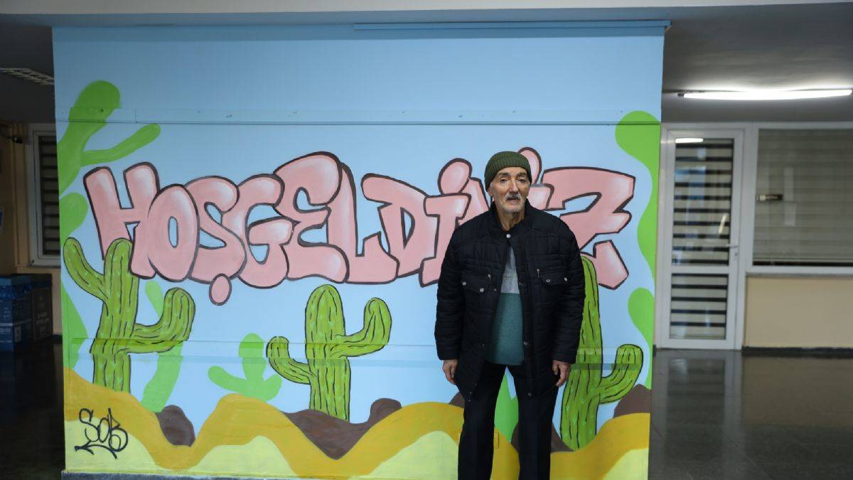 Huzurevi sakinleri duvarları tuvale dönüştürdü