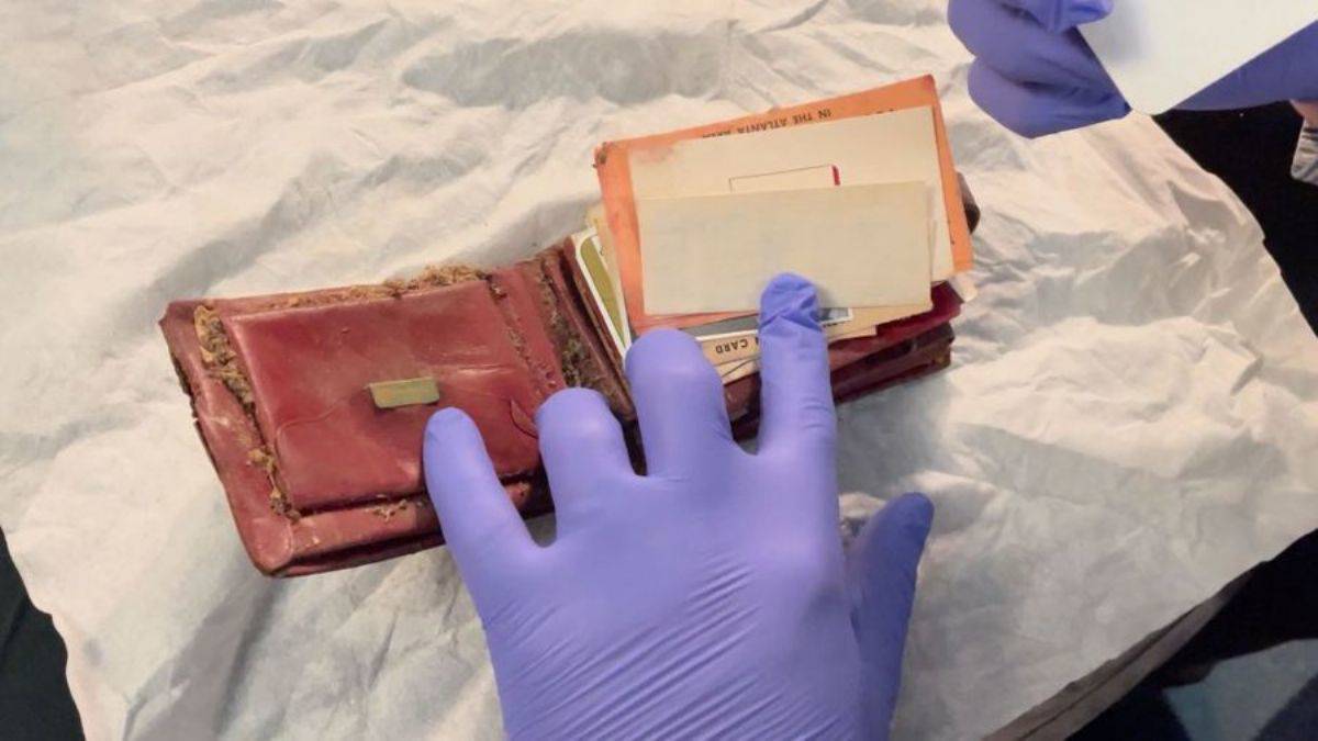 65 yıl sonra duvar içinde bulunan cüzdanın şaşırtan hikayesi