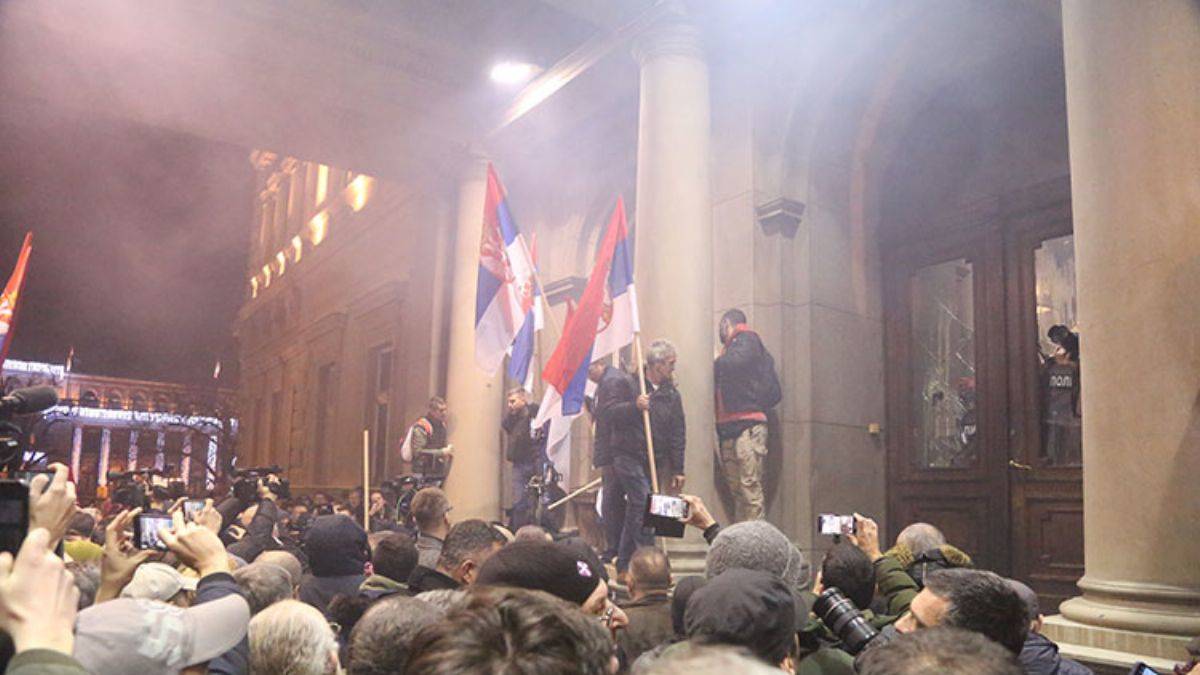 Vucic'e darbe girişimi! İstihbarat örgütleri kurtardı