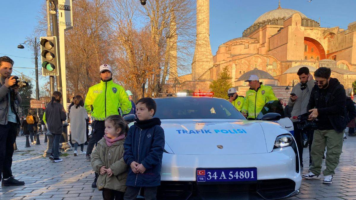 El konulan lüks araçları trafik ekipleri kullanıyor