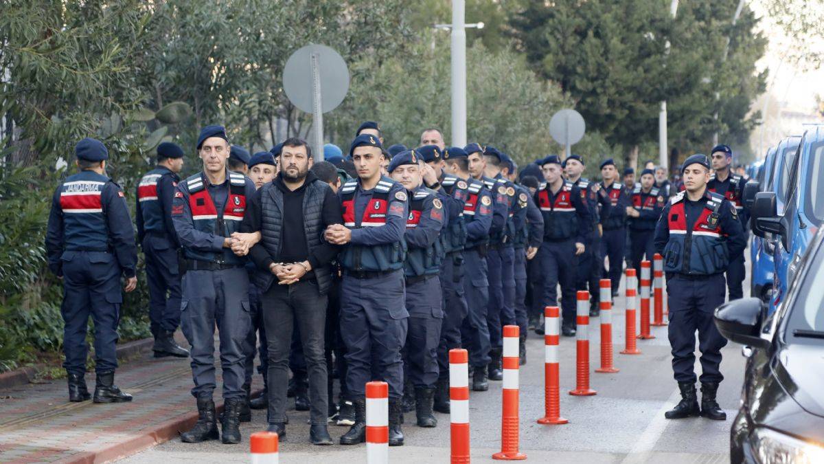 Oğlu intihar eden annenin ihbarı 'Çukur Çetesi'ni çökertti