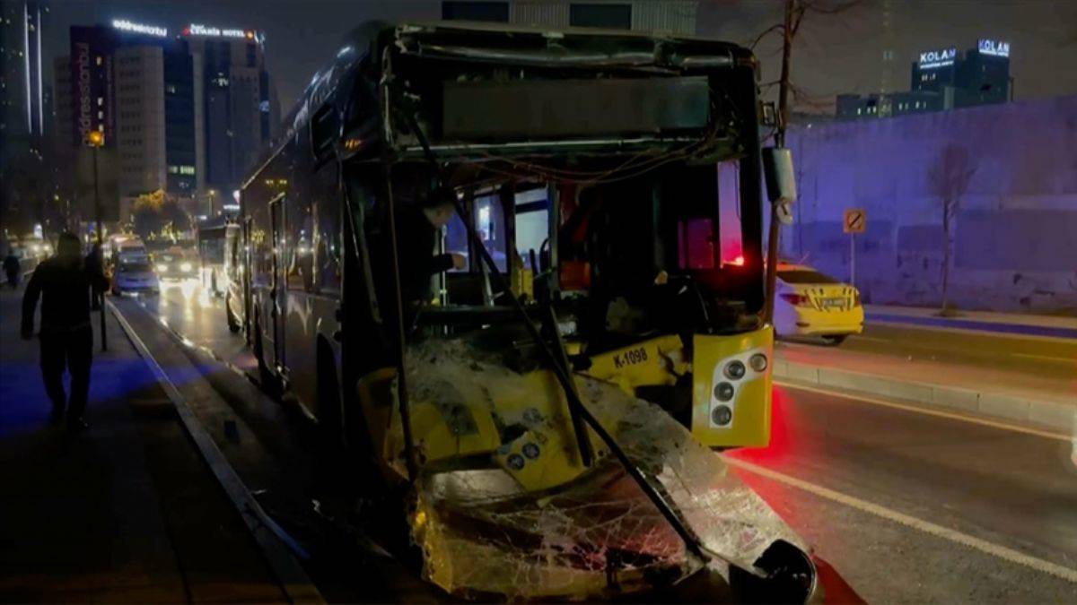 Şişli'de İETT otobüsü hafriyat kamyonuna çarptı: 9 yaralı