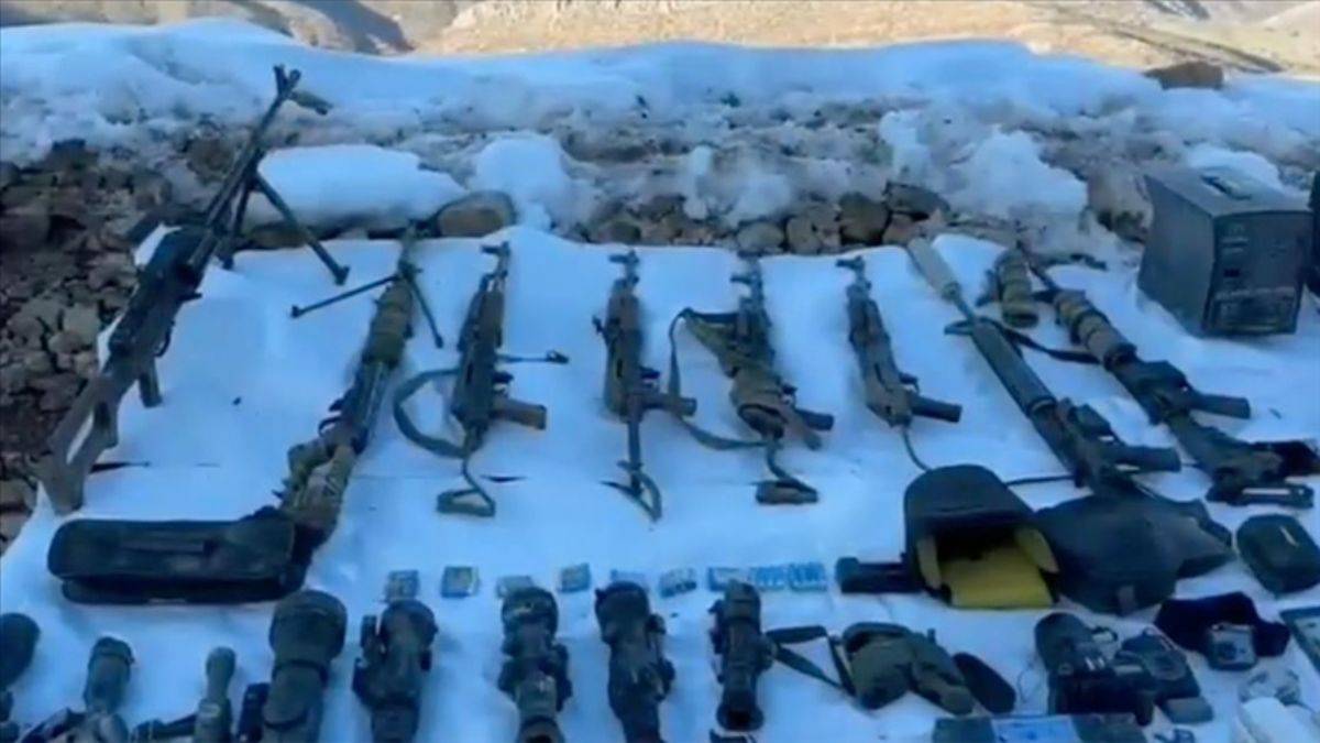 Bakanlık duyurdu! Teröristlere ait silahlar ve mühimmat ele geçirildi