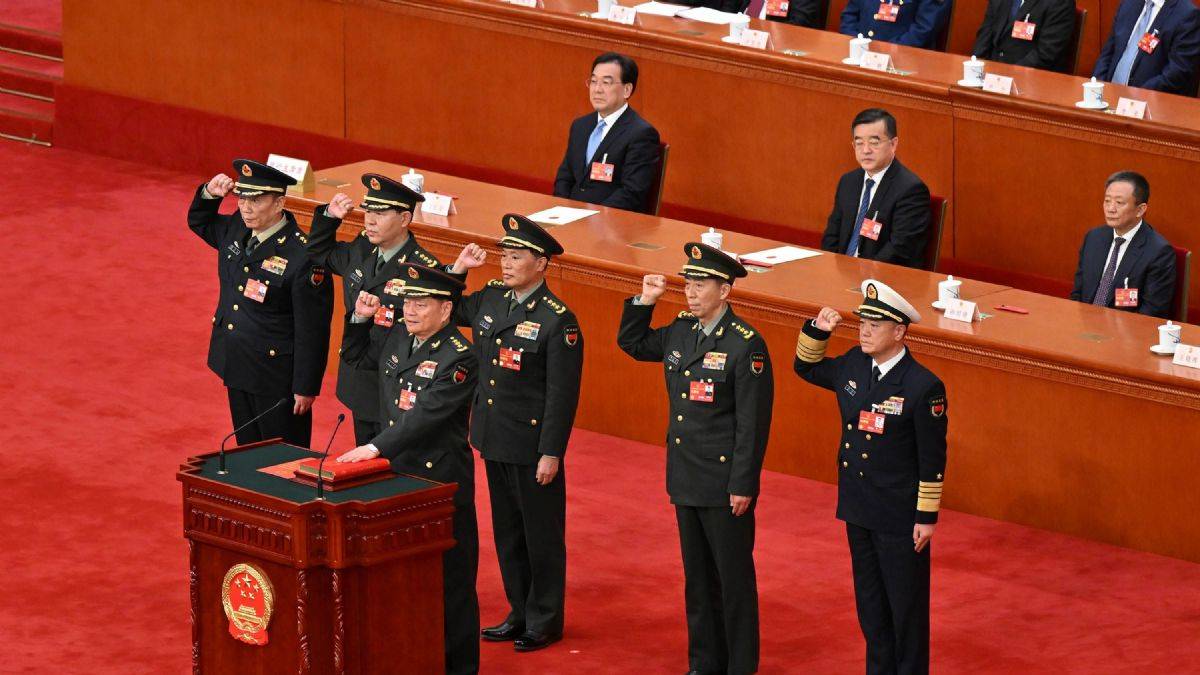 Çin ordusunda ani görevden alma operasyonları