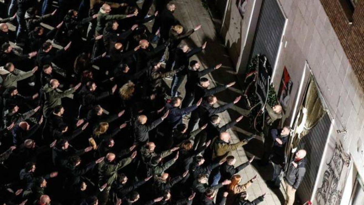 İtalya'yı karıştıran Nazi selamlı faşist gösteri