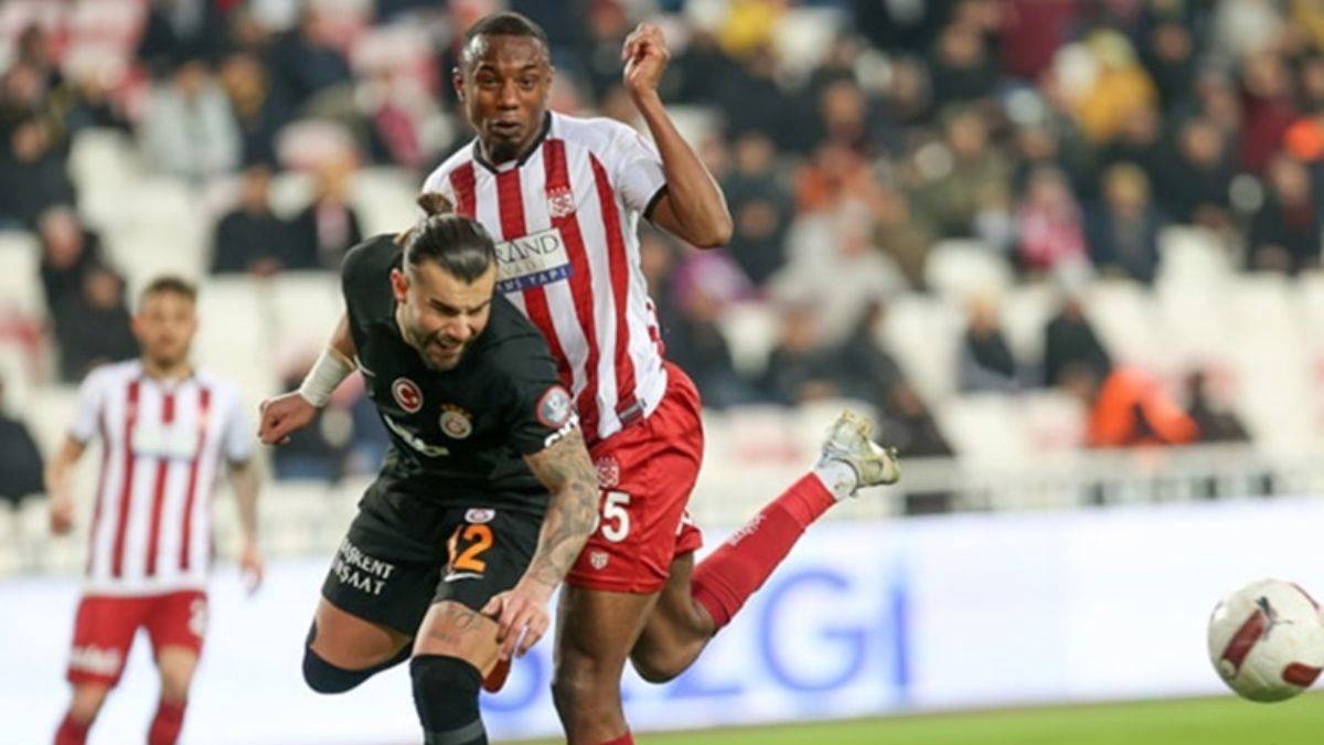 Galatasaray zirve yarışında 2 puan bıraktı