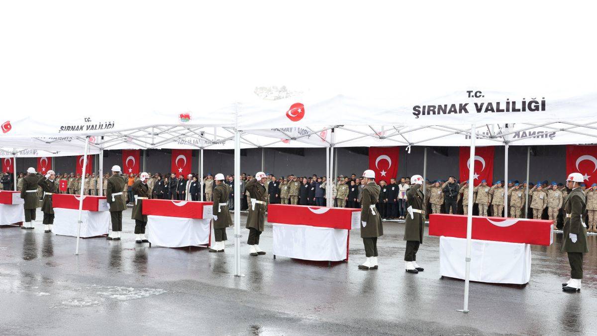 Pençe-Kilit Harekatı bölgesinde şehit olan 9 asker için Şırnak'ta tören yapıldı