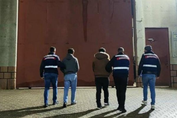 Yasa dışı yollarla Türkiye'ye giren 2 PKK'lı tutuklandı