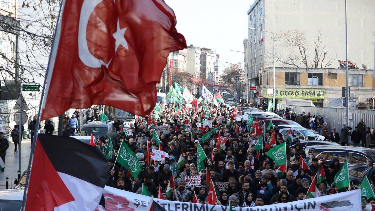 Bağcılar’da on binlerin katılımıyla şehitlerimiz ve Filistin için yürüyüş