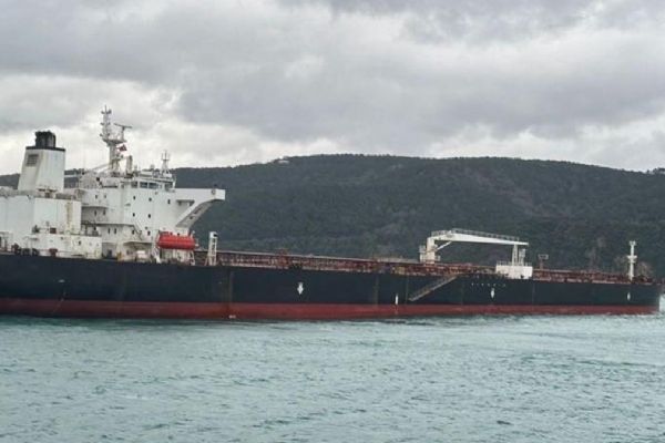 Liberya bayraklı yakıt tankeri arızalandı: İstanbul Boğazı çift yönlü trafiğe kapatıldı
