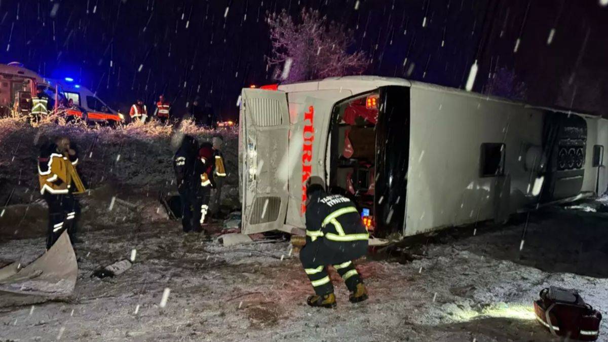 Kastamonu'da otobüs devrildi: Çok sayıda ölü ve yaralı var