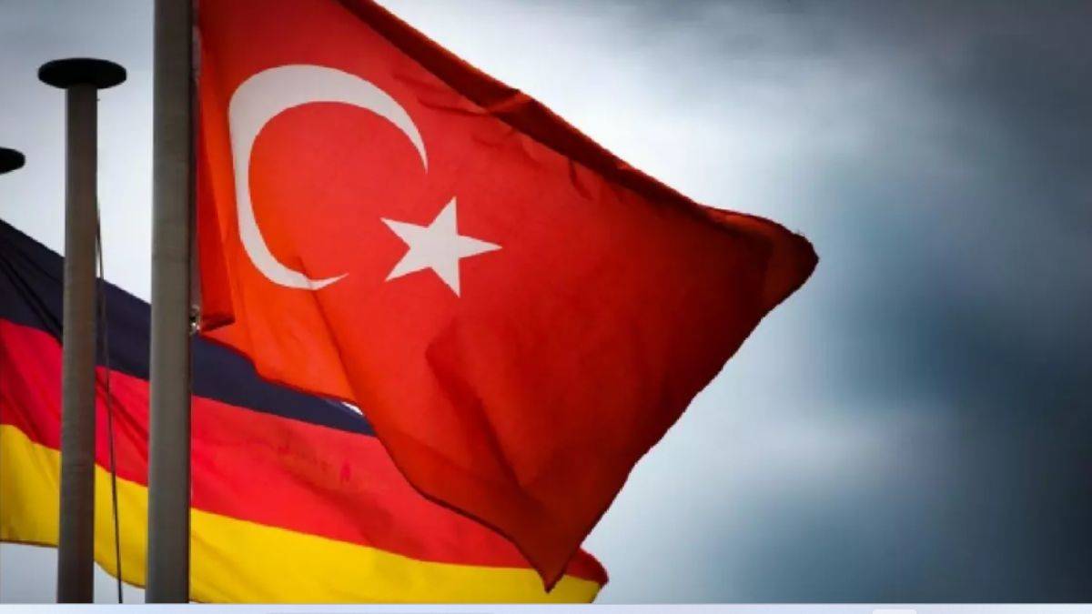 Almanya'da yaşayan Türklere çifte vatandaşlık daveti