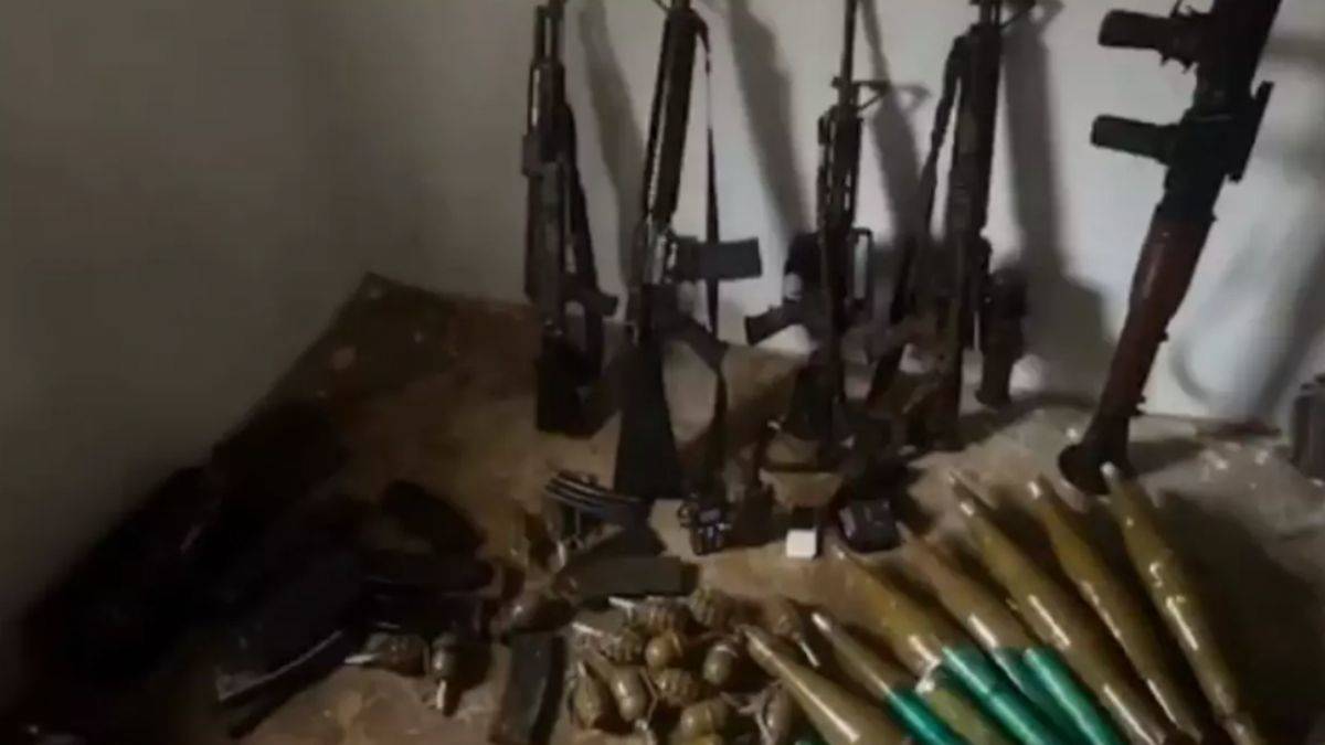 Terör yuvalarına ağır darbe! Çok sayıda silah ve mühimmat ele geçirildi
