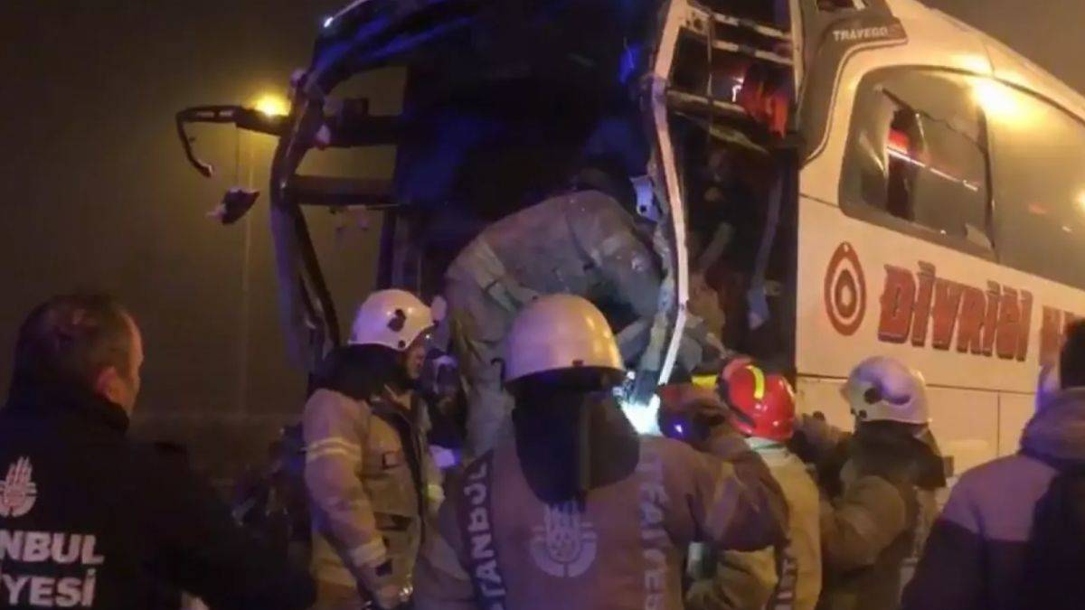 Kuzey Marmara Otoyolu'ndaki trafik kazasında 1'i ağır 19 kişi yaralandı