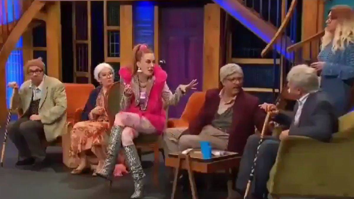 Güldür Güldür'e tepki: 'Suç sizde değil, yüzüne tükürdükçe sizi alkışlayanlarda'