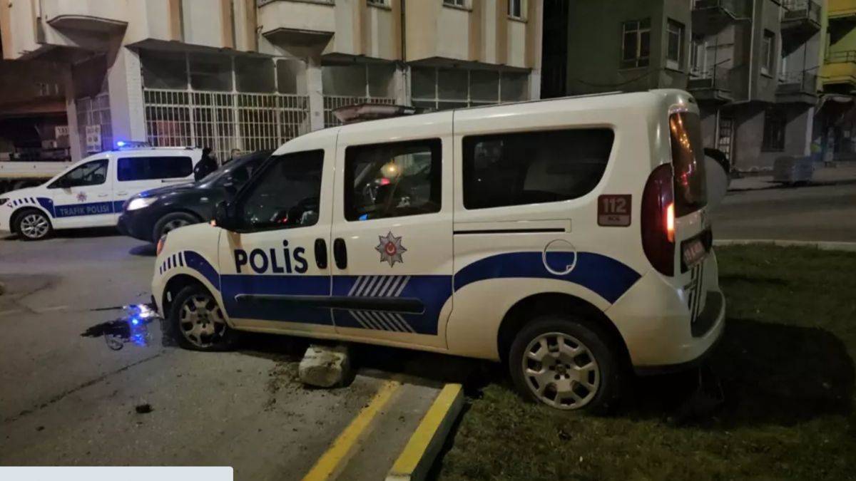 Çorum'da şüpheli aracı kovalayan polis ekibi kaza yaptı