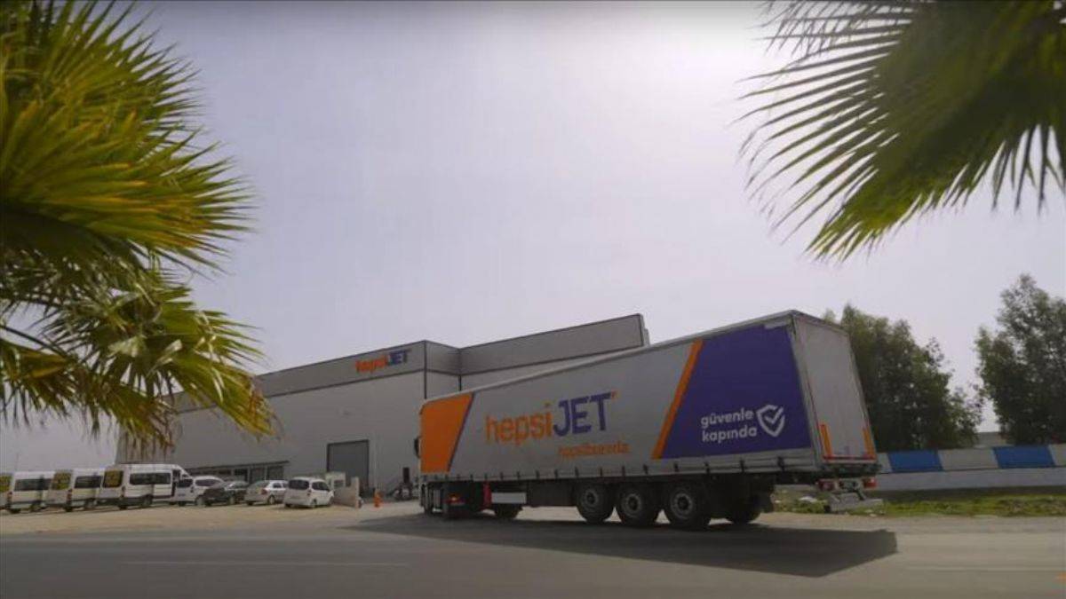 Hepsiburada, depremin birinci yılında bölgeye desteğini büyüterek sürdürüyor