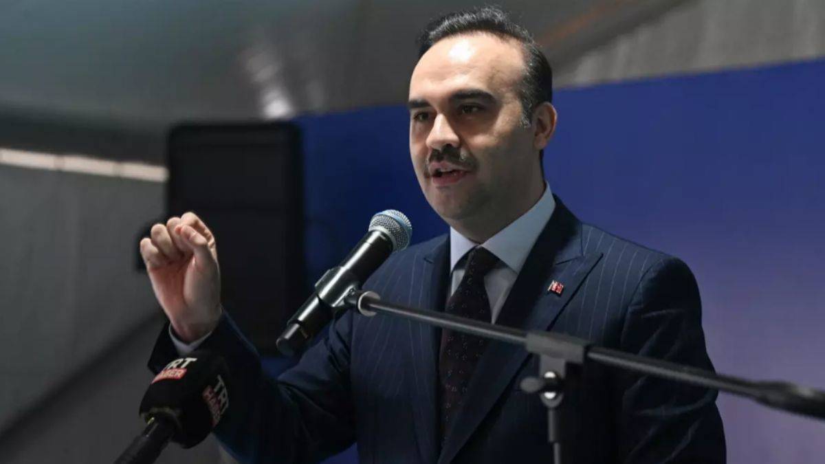 Bakan Kacır, Alper Gezeravcı'nın dünyaya dönememe nedenini açıkladı